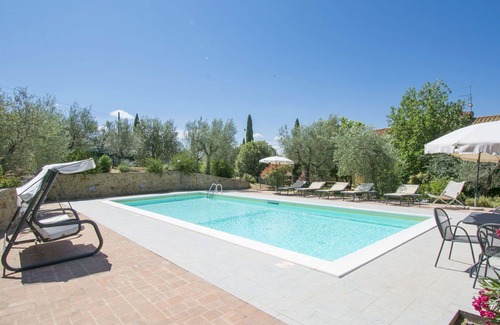 Oliveto House | Beautiful private villa for 6 people with WIFI, private pool, hot tub, TV, patio and pets allowed