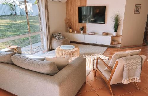 Halls Head House | BEACH 400m, Big Yard, Playroom, Perfect for Families, Couples, Digital Nomads