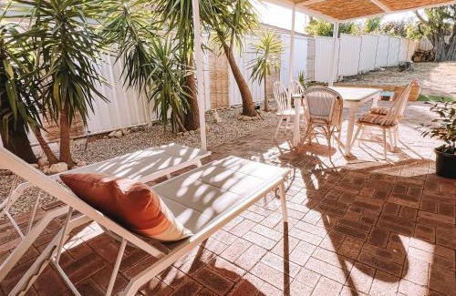 Halls Head House | BEACH 400m, Big Yard, Playroom, Perfect for Families, Couples, Digital Nomads