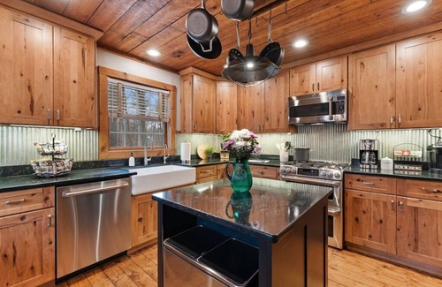 Oostburg Cabin | Beach Access near Kohler-Andrae