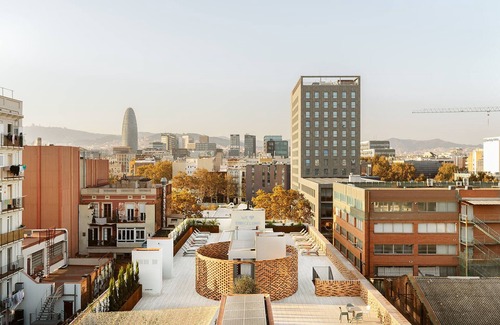 Poblenou Apartment | BEACH ACCOMMODATION FOR MASTERS AND MBA STUDENTS | TERRACE STUDIO KITCHENETTE