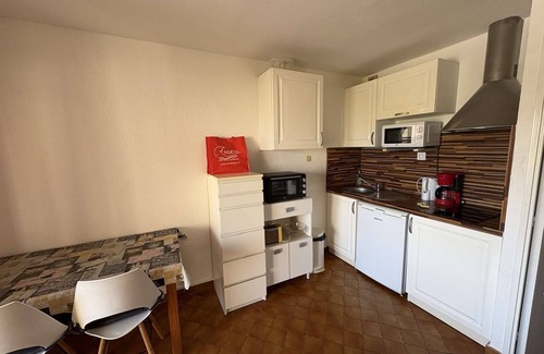 Saint-Mandrier-sur-Mer Apartment | Beach and stores at 300m, all to walk