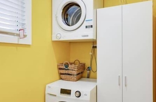 Point Lookout Apartment | Beach Baby + Close to Cylinder Beach