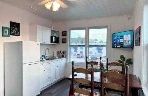 Jacksonville Beach Apartment | Beach Bangalore step out 1 minute to beachB
