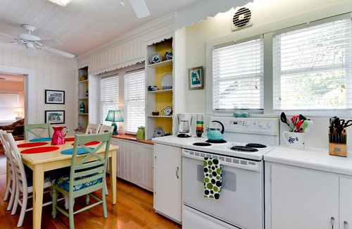 Anna Maria Cottage | Beach Basket Cottage: Cute Old Florida Style Beach Cottage just steps to the Beach!