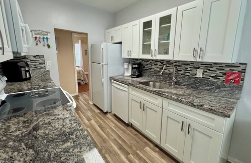 Hollywood South Central Beach Cottage | Beach Bliss 2/2 for 4-Pool-Beach 30 Steps