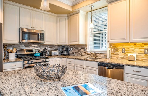 North End Condo | BEACH BLOCK! CENTER OF BOARDWALK. ARCADE AVAILABLE. Beautifully Decorated!