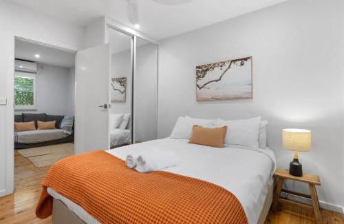 Merewether Apartment | Beach & Brew-Modern 1-Bedroom in Trendy Merewether
