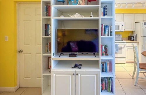 Whitney Beach Condo | Beach Condo: Open Tomorrow - Thursday, $175/nt + Fees!