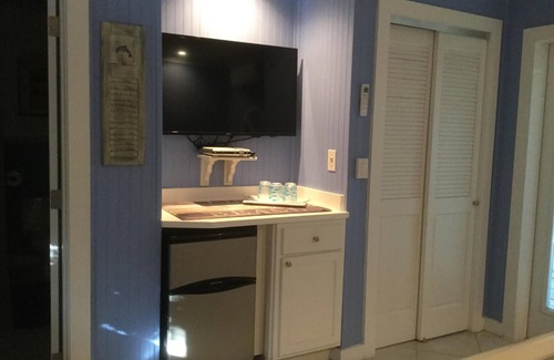Juno Beach House | Beach Cottage with Private Beach Access
