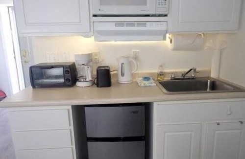 Hampton Condo | Beach Days & Pool Nights