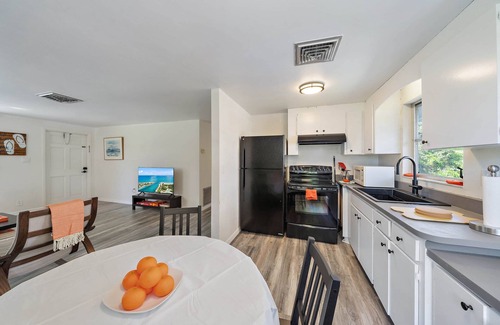 Laurel House | Beach Duplex 2 Units Together .7 Mi From Beach