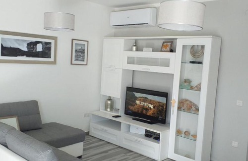 Marsalforn Apartment | Beach Escape with Country Views