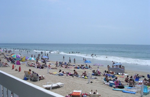 Misquamicut Condo | Beach Front 2 Bedroom 1 Bath Condo with complete kitchen and outdoor barbeque