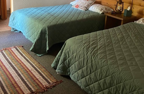 Happy Valley Cabin | Beach Front Alaskan Lodge with 10 rooms!