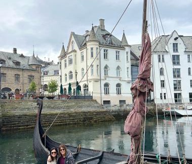 Ulstein Municipality Apartment | Beach front appartments in design eco-villa