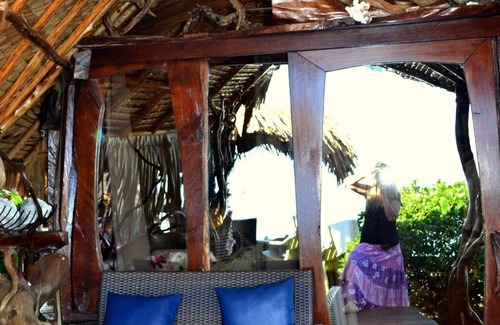 Tahiti Villa | beach front bungalow in paea tahiti
