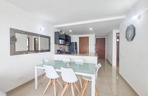 Crespo Condo | Beach Front Condo Steps Away from the Historical Center