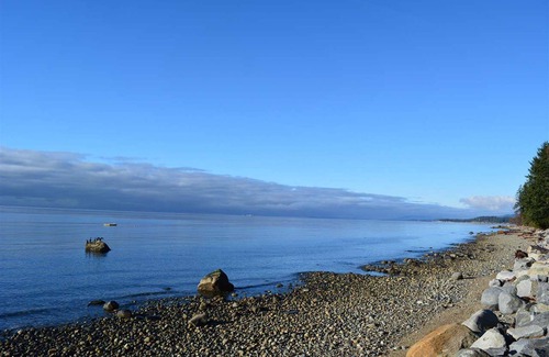 Roberts Creek House | Beach Front Cottage Floor , chic and perfect for a family of four