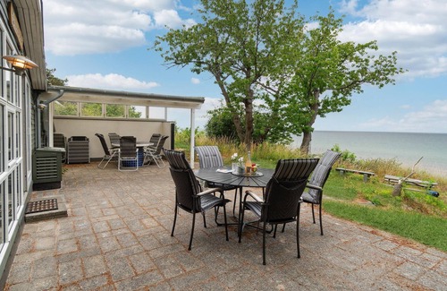 Sømarken House | Beach front home in Aakirkeby with WiFi