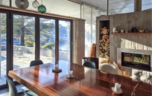 Sveio House | Beach Front Home In Sveio With Wifi