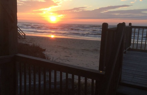 Surfside Beach House | Beach Front On Pedestrian Beach - bare feet to beach Sept 21-24@ 150nt +10% Off