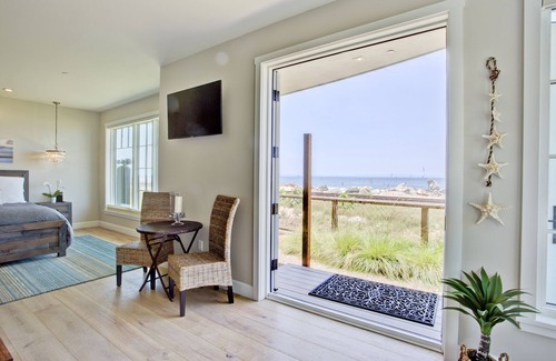 Carpinteria Apartment | Beach front Sea Loft in Santa Barbara. Weekly discounts. Best beach sunsets!