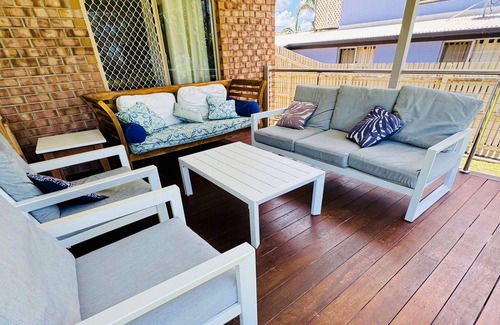 Woodgate House | Beach Front Spectacular! @ 66 The Esplanade WOODGATE