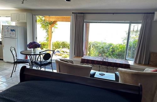 Maple Bay House | Beach front suite in Maple Bay, steps away to your own private beach patio
