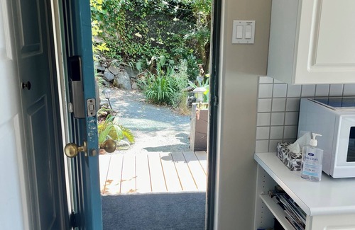 Maple Bay House | Beach front suite in Maple Bay, steps away to your own private beach patio