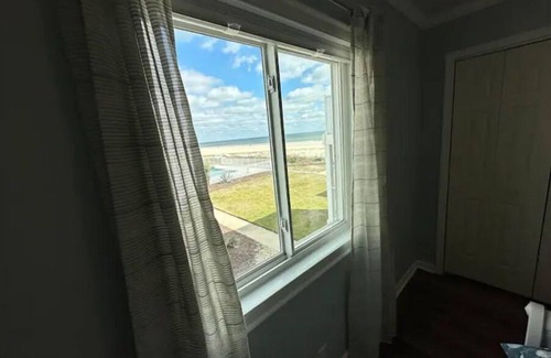Ocean Isle Beach House | Beach front w/pool &large beach