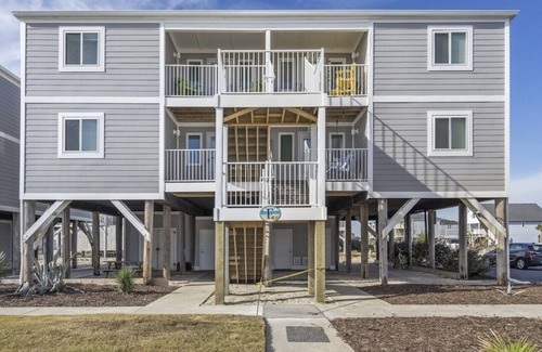 Ocean Isle Beach House | Beach front w/pool &large beach