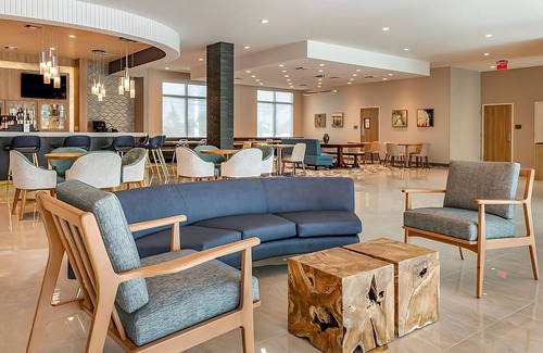 Lauderdale Beach Hotel | Beach Getaway! Stylish Unit, Steps to Beach, Pool, Valet Parking