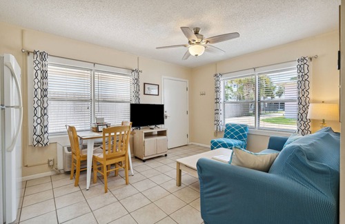 Laguna Beach Cottage | Beach getaway 100 yards from the beach.