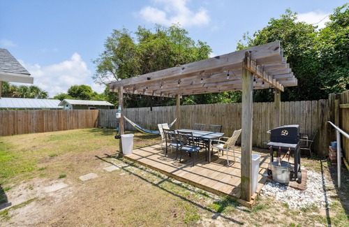 Laguna Beach Cottage | Beach getaway 100 yards from the beach.