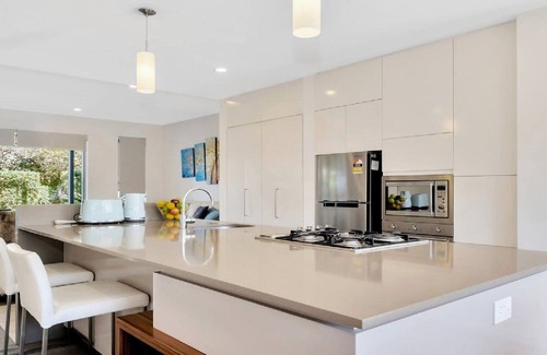 Magenta Shores House | Beach, Golf, Day Spa & Poolside Luxury