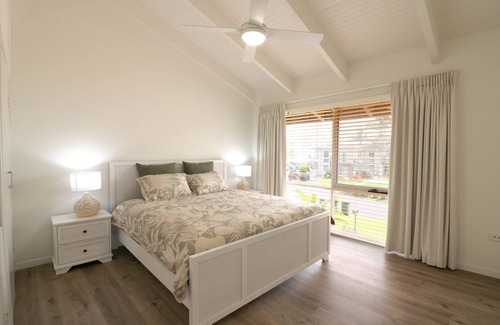 Merimbula Cabin | Beach Haven - 3 bedroom Fishpen