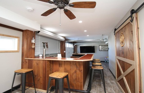 Beach Haven West House | Beach Haven West. Pet Friendly. Waterfront. Lagoon front. Beach Badges. WIFI.