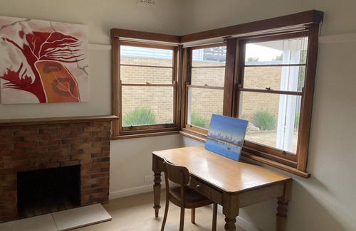 Torquay House | Beach-house, 1minute walk to beach, cafes & restaurants.