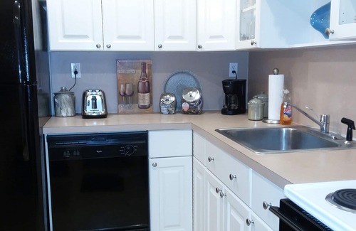 Deerfield Beach House | Beach House 2 blocks 2 fishing pier and Beach!