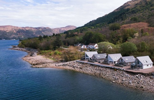 Kentallen Cottage | Beach House 3 with Hot Tub - sleeps 9 guests in 4 bedrooms