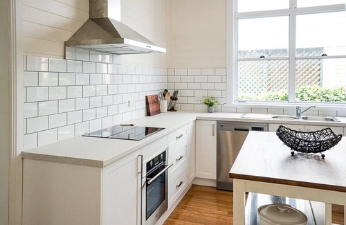 Stanwell Park House | Beach house full of character and charm 3 minutes walk to beach