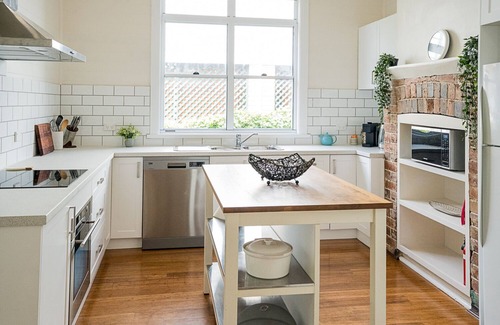 Stanwell Park House | Beach house full of character and charm 3 minutes walk to beach