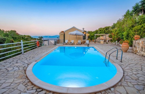 Katsimatika Villa | Beach House Sophia in Paxi