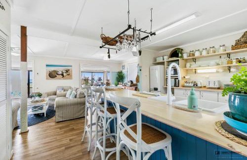 Beachmere House | Beach Hut