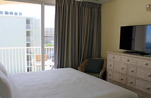 Bostroms Resort | Beach is Calling! Four Serene Units, BBQ Facilities, Surfing, Near The Casements