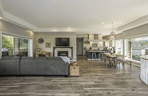 South Central House | beach lakefront escape