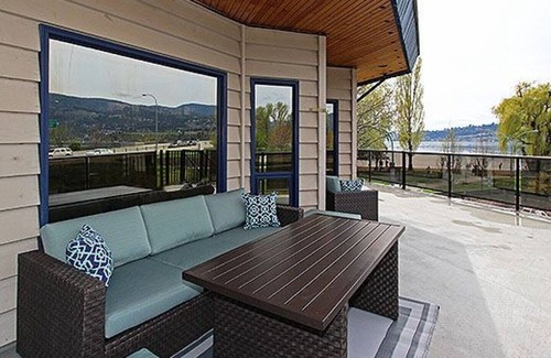 South Central House | beach lakefront escape