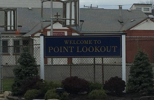 Point Lookout House | Beach living in small town America