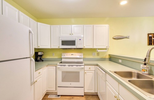Ocean Pines House | Beach & Pool Access: Ocean Pines Coastal Cottage!